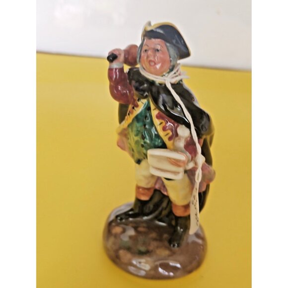 Rare & Vintage Royal Doulton Figurine "Town Crier" HN3261 1952 4" tall - Picture 12 of 13